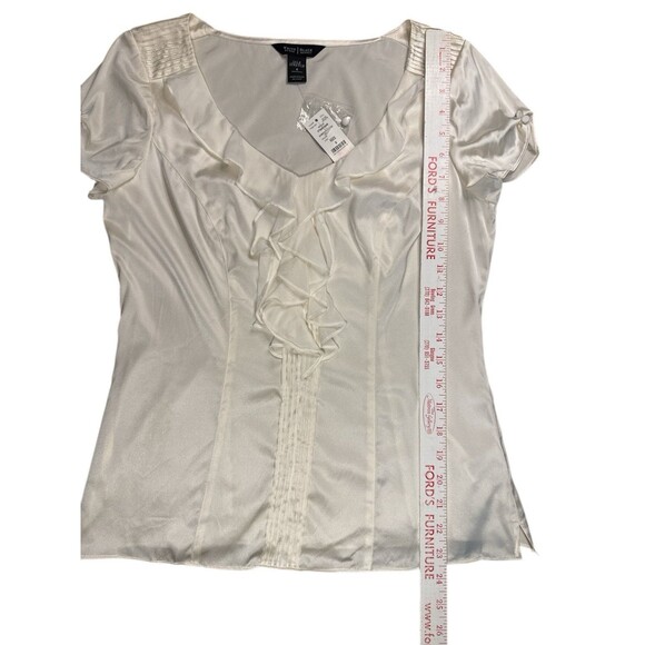 White House Black Market Silk Stretch Blouse Size 8 Ivory Ruffle Short Sleeve - Picture 7 of 8